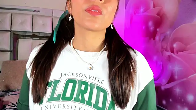 emili clark online show from 10-17-25, 04:38