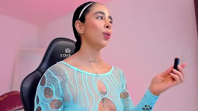 sophierooy22 online show from 04-04-26, 06:03