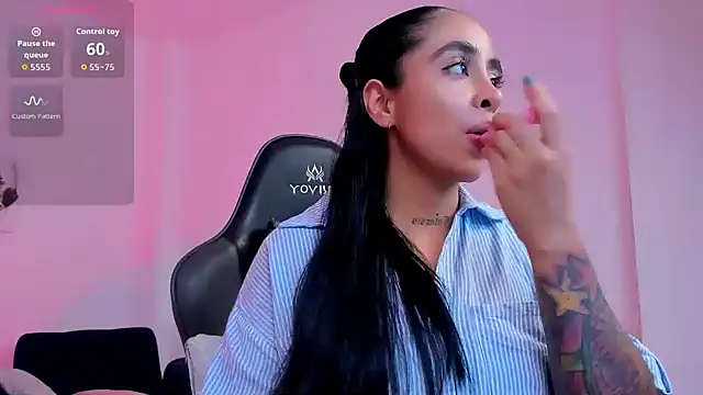 sophierooy22 online show from 11-13-25, 08:35