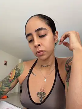 Snapshot of sophierooy22 chatting on 07-08-26, 04:18 sophierooy22 online show from 07-08-26, 04:18