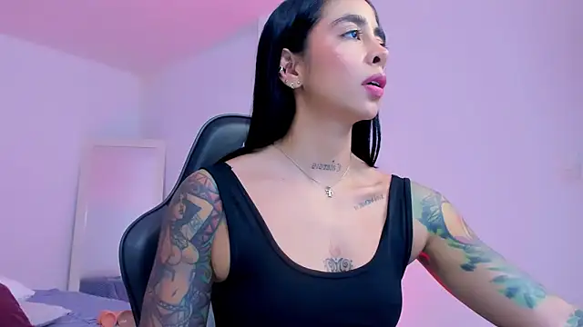 Snapshot of sophierooy22 chatting on 04-22-26, 08:04 sophierooy22 online show from 04-22-26, 08:04