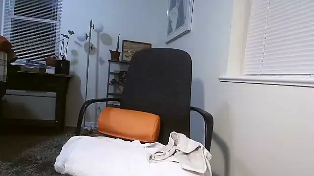 Snapshot of Prolapse_Pig chatting on 12-21-25, 04:14 Prolapse Pig online show from 12-21-25, 04:14