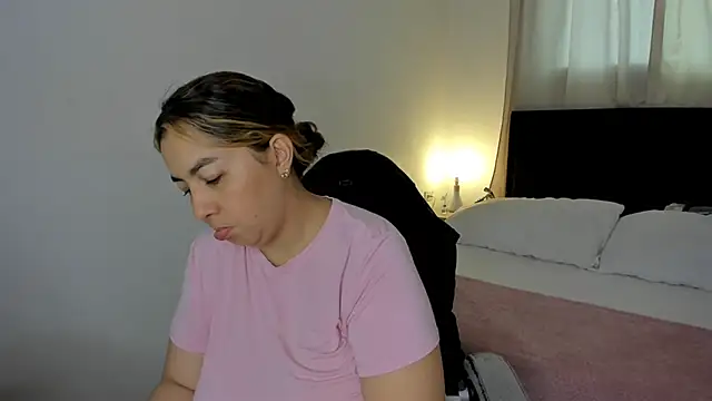 brithany olson25 online show from 02-06-26, 12:12