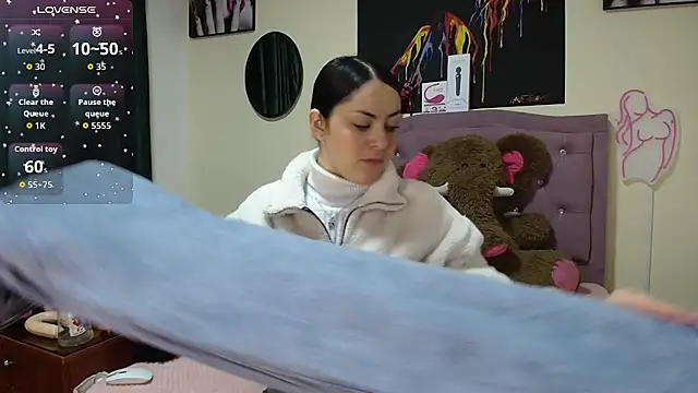 Emmie Hot online show from 11-11-25, 12:11