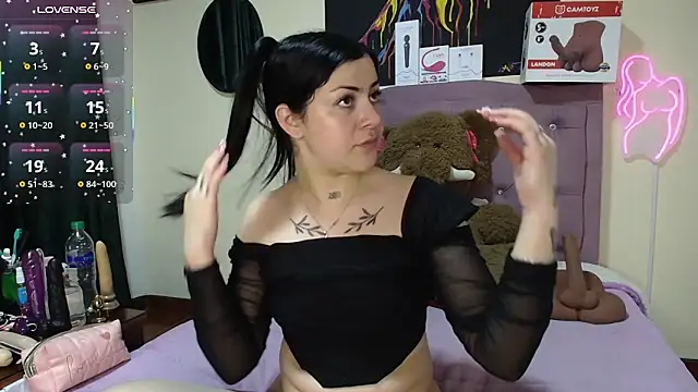 Emmie Hot online show from 06-12-26, 11:52
