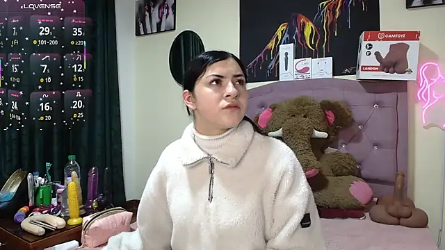Emmie Hot online show from 06-03-26, 11:33