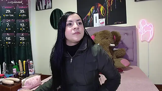 Emmie Hot online show from 04-15-26, 11:49