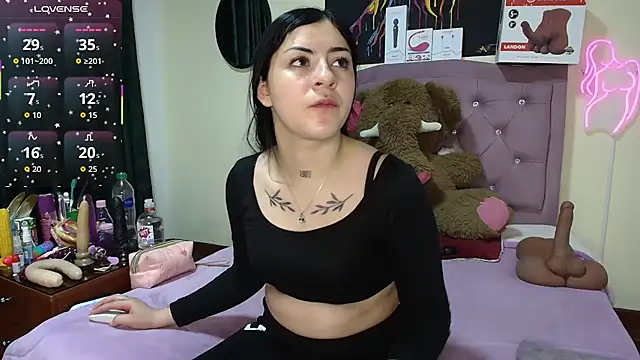 Emmie Hot online show from 06-15-26, 11:54