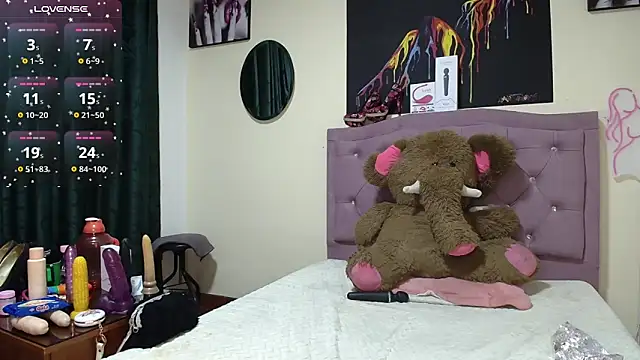 Emmie Hot online show from 12-20-25, 12:30