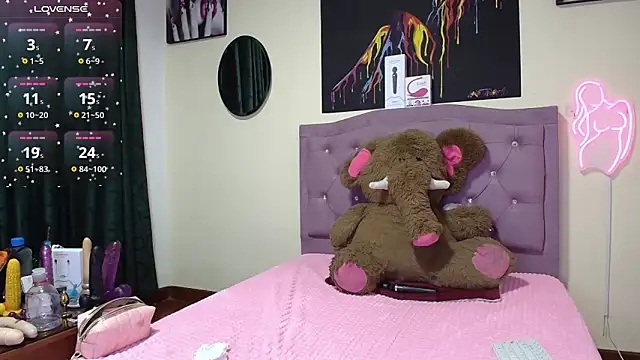 Emmie Hot online show from 03-25-26, 12:04