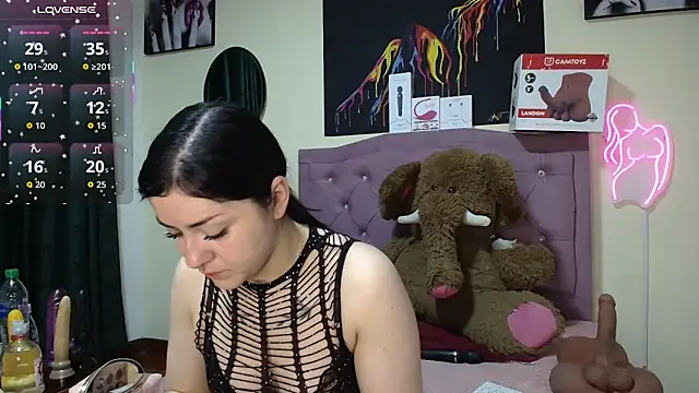 Emmie Hot online show from 06-04-26, 11:48