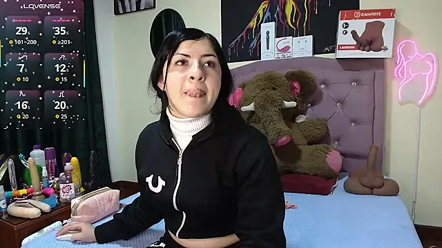 Emmie Hot online show from 06-30-26, 12:05