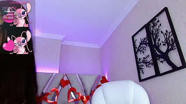 Sophia waalker  1 online show from 03-02-25, 12:03