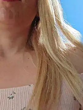 SweetyNinaOff1 online show from 04-08-26, 09:44