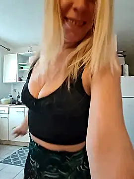 SweetyNinaOff1 online show from 11-19-25, 08:14