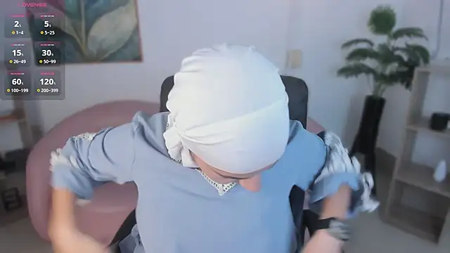 Snapshot of Ayha_khalaf chatting on 10-26-25, 01:17 Ayha khalaf online show from 10-26-25, 01:17