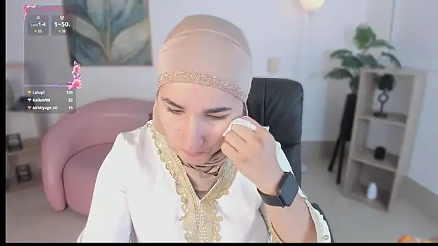 Snapshot of Ayha_khalaf chatting on 11-13-25, 12:58 Ayha khalaf online show from 11-13-25, 12:58