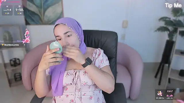 Snapshot of Ayha_khalaf chatting on 11-19-25, 01:05 Ayha khalaf online show from 11-19-25, 01:05