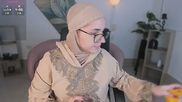 Snapshot of Ayha_khalaf chatting on 10-30-25, 01:15 Ayha khalaf online show from 10-30-25, 01:15