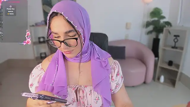 Snapshot of Ayha_khalaf chatting on 01-15-26, 01:42 Ayha khalaf online show from 01-15-26, 01:42