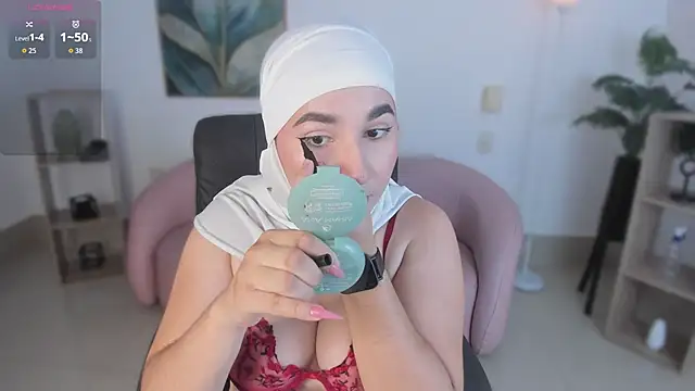 Snapshot of Ayha_khalaf chatting on 11-09-25, 12:58 Ayha khalaf online show from 11-09-25, 12:58