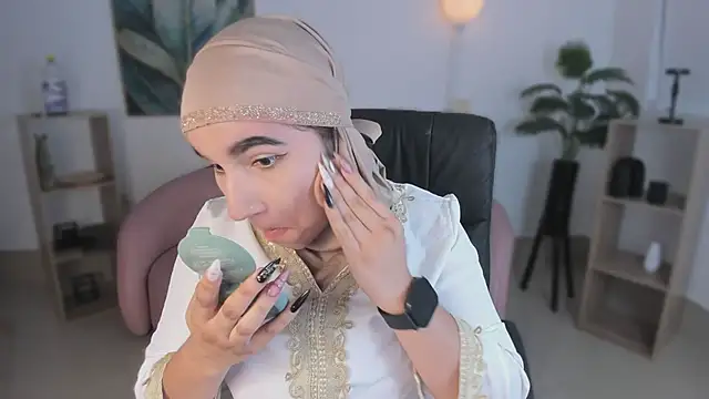 Snapshot of Ayha_khalaf chatting on 10-27-25, 01:06 Ayha khalaf online show from 10-27-25, 01:06