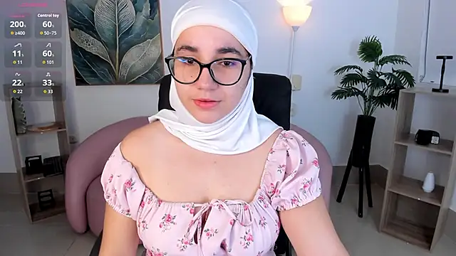 Snapshot of Ayha_khalaf chatting on 10-23-25, 12:42 Ayha khalaf online show from 10-23-25, 12:42