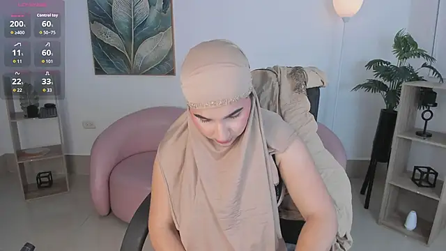 Snapshot of Ayha_khalaf chatting on 11-08-25, 01:09 Ayha khalaf online show from 11-08-25, 01:09