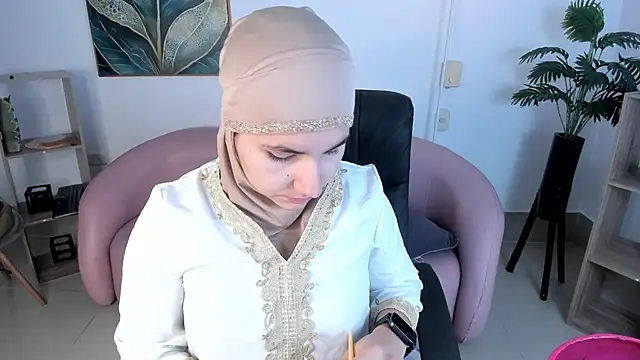 Snapshot of Ayha_khalaf chatting on 10-24-25, 01:15 Ayha khalaf online show from 10-24-25, 01:15