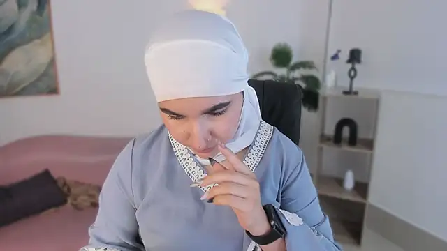 Snapshot of Ayha_khalaf chatting on 10-21-25, 01:16 Ayha khalaf online show from 10-21-25, 01:16