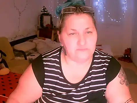 Marryllunax online show from 12-19-25, 05:59