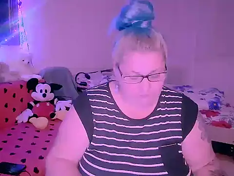 Marryllunax online show from 11-29-25, 04:07