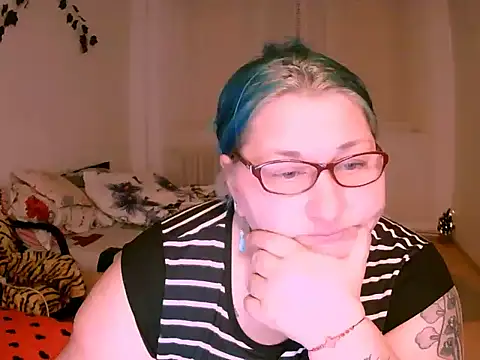 Marryllunax online show from 01-17-26, 07:06