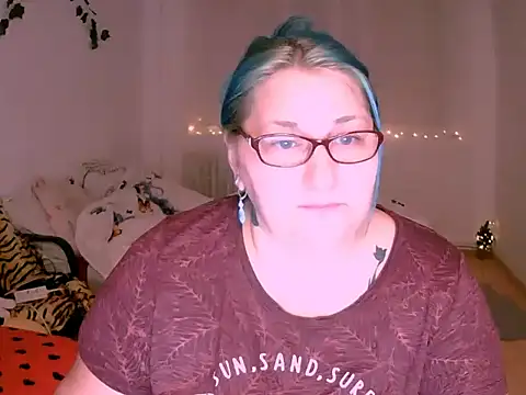 Marryllunax online show from 01-16-26, 05:28