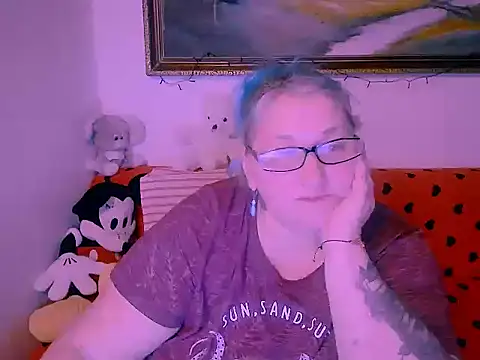 Marryllunax online show from 11-26-25, 05:24