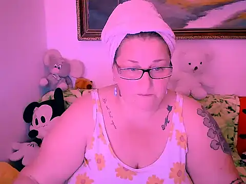 Marryllunax online show from 10-19-25, 07:27