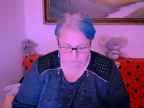 Marryllunax online show from 10-24-25, 02:38