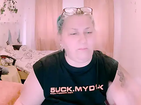 Marryllunax online show from 05-13-26, 03:52