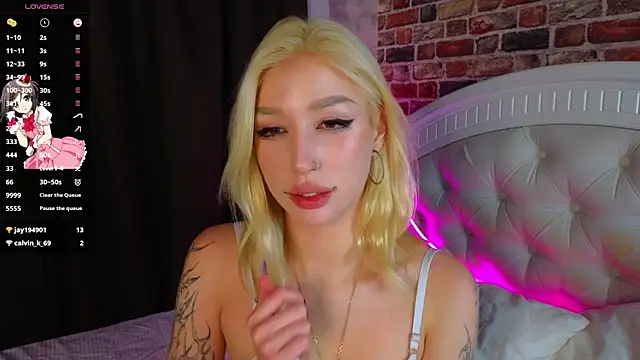 Snapshot of SallyCha chatting on 10-11-25, 06:14 SallyCha online show from 10-11-25, 06:14