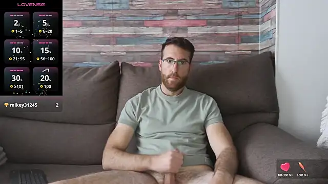 Snapshot of machohiberiko chatting on 10-27-25, 04:19 machohiberiko online show from 10-27-25, 04:19