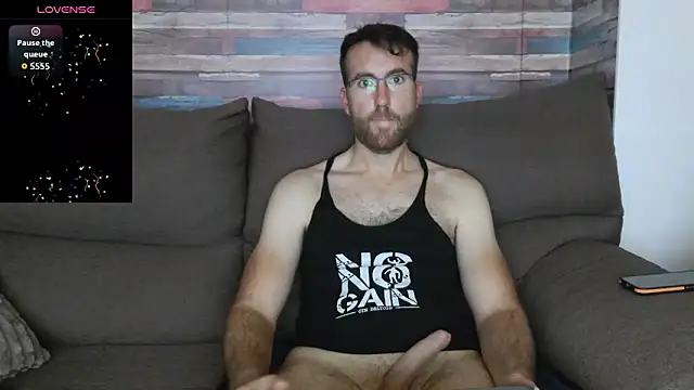 Snapshot of machohiberiko chatting on 10-17-25, 08:43 machohiberiko online show from 10-17-25, 08:43