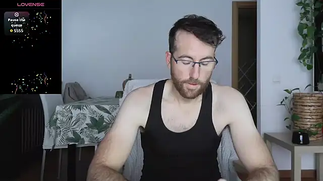 Snapshot of machohiberiko chatting on 11-25-25, 04:18 machohiberiko online show from 11-25-25, 04:18