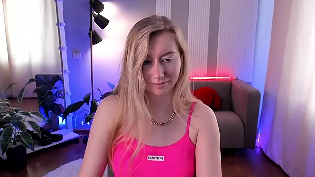 Snapshot of Rachel_Rut chatting on 03-18-25, 08:39 Rachel Rut online show from 03-18-25, 08:39