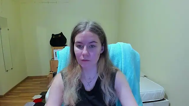 Snapshot of EmilyPaw chatting on 03-10-25, 06:34 EmilyPaw online show from 03-10-25, 06:34