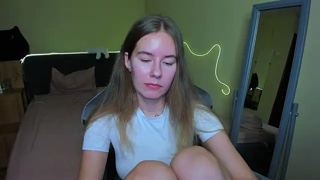 EmilyPaw online show from 11-19-25, 06:08