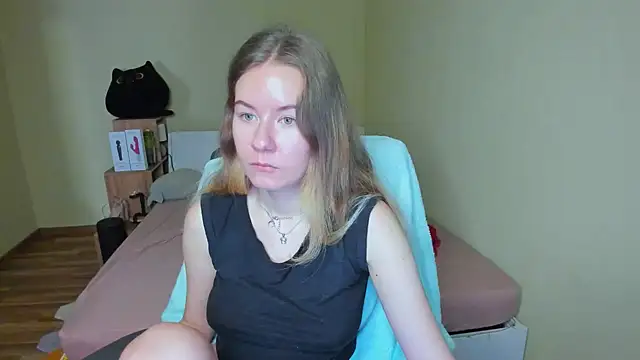 Snapshot of EmilyPaw chatting on 03-15-25, 07:20 EmilyPaw online show from 03-15-25, 07:20