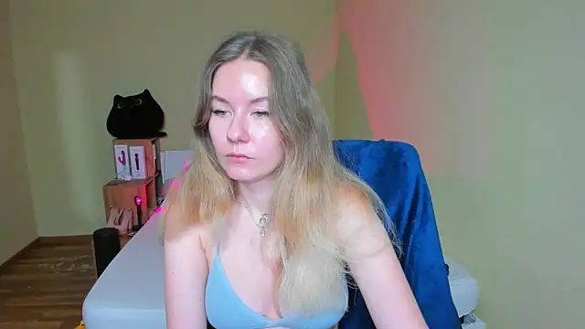 Snapshot of EmilyPaw chatting on 02-11-25, 09:09 EmilyPaw online show from 02-11-25, 09:09