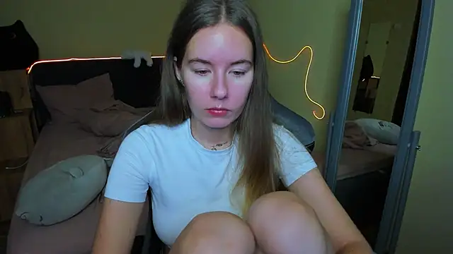 EmilyPaw online show from 11-20-25, 04:07