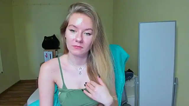 Snapshot of EmilyPaw chatting on 02-19-25, 09:50 EmilyPaw online show from 02-19-25, 09:50