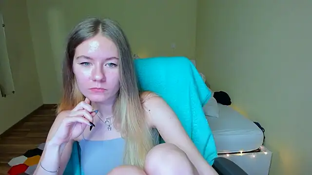 Snapshot of EmilyPaw chatting on 02-18-25, 10:16 EmilyPaw online show from 02-18-25, 10:16